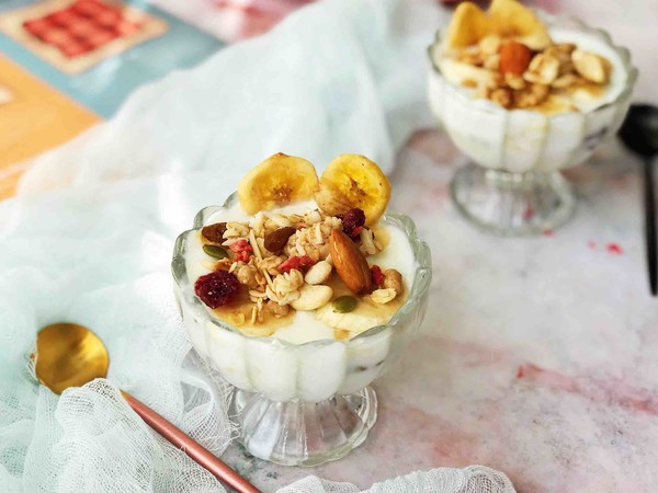 Banana Yogurt Parfait-sweet and Greasy recipe