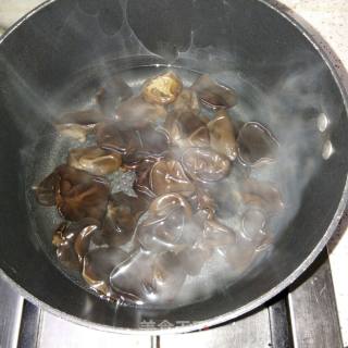 Stir-fried Cabbage with Fungus recipe