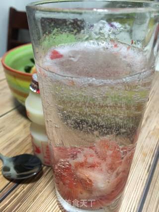 Strawberry Net Red Drink recipe