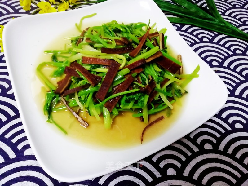 Stir-fried Dried Seeds with Parsley recipe