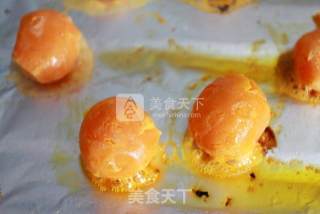 Cantonese Egg Yolk Mooncake recipe