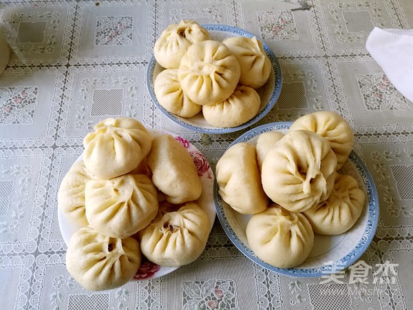 Chinese Cabbage and Mushroom Pork Bun recipe