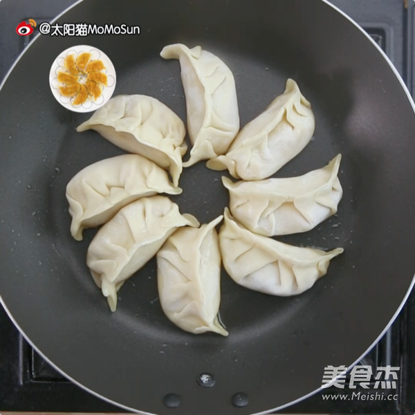 Pan-fried Dumplings with Crepe Flavor | Sun Cat Breakfast recipe