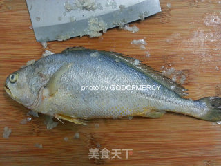Rich and Peaceful Dry Roasted Yellow Croaker recipe