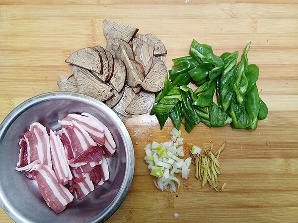 Stir-fried Green Peppers with Vegetarian Ham recipe