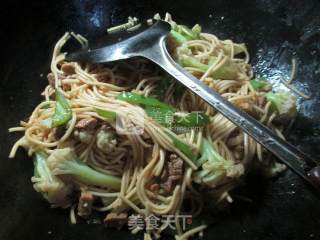 Fried Noodles with Hot Pepper Pork and Cauliflower recipe