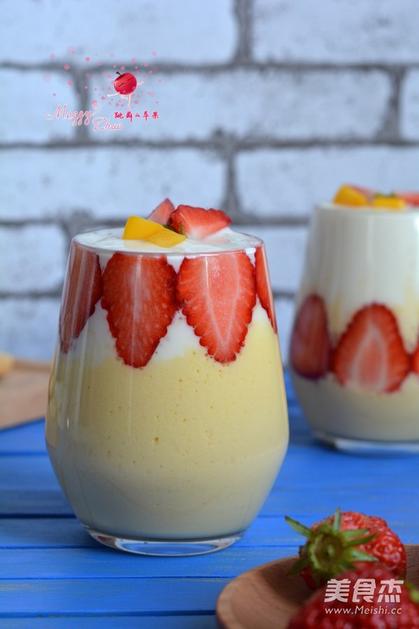 Strawberry Mango Yogurt Smoothie recipe