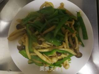 Stir-fried Green Pepper with Crab Mushroom recipe