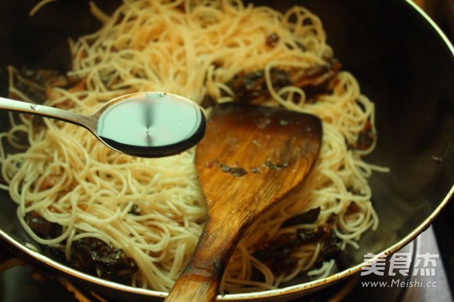 Fujian Minqing Sauerkraut Stir-fried Noodles recipe