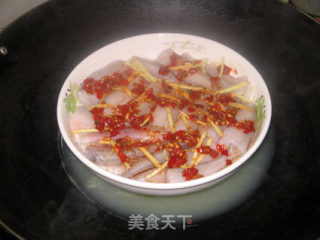 Steamed Nine Spit Fish with Chopped Pepper recipe