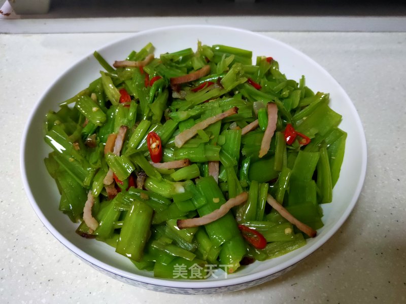 Stir-fried Bacon with Water Spinach recipe