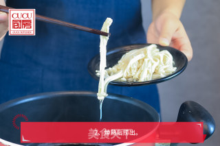 Enoki Mushroom Mixed with Shredded Chicken recipe