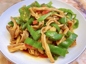 Stir-fried Pork Belly Shreds with Green Pepper recipe