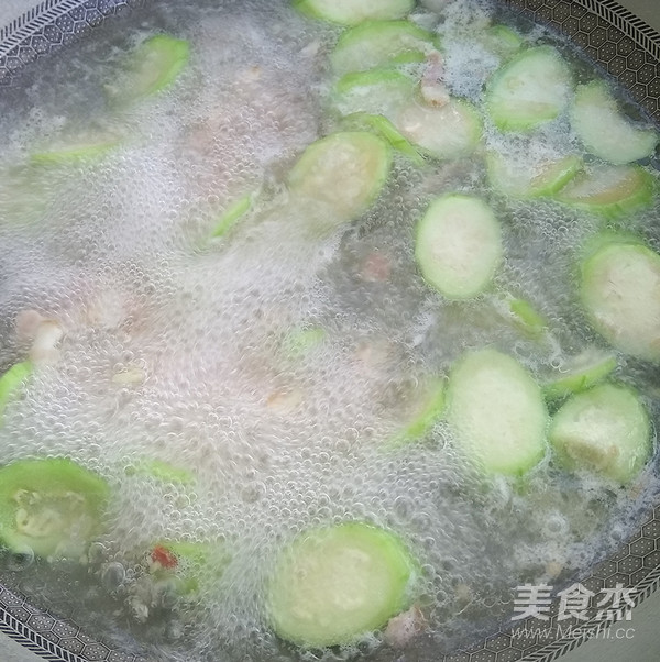 Bacon and Loofah Yuzi Soup recipe