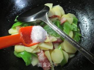 Stir-fried Potatoes with Pepper Bacon recipe