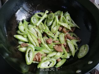 Snake Bean Stir-fried Pork Slices recipe