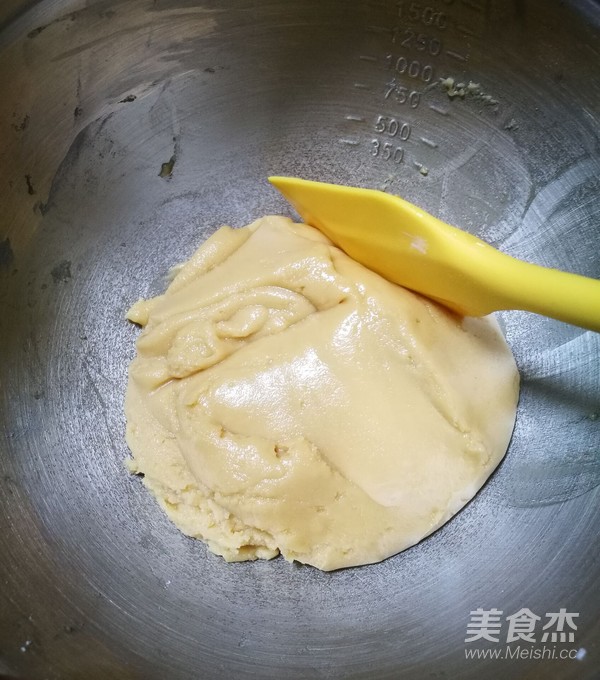 Cantonese Bean Paste Egg Yolk Mooncake recipe