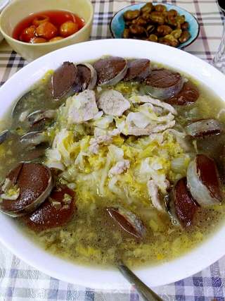 【northeast】sauerkraut White Meat and Blood Sausage recipe