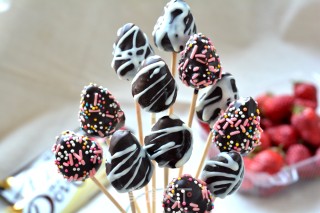 Strawberry Chocolate Lollipop recipe