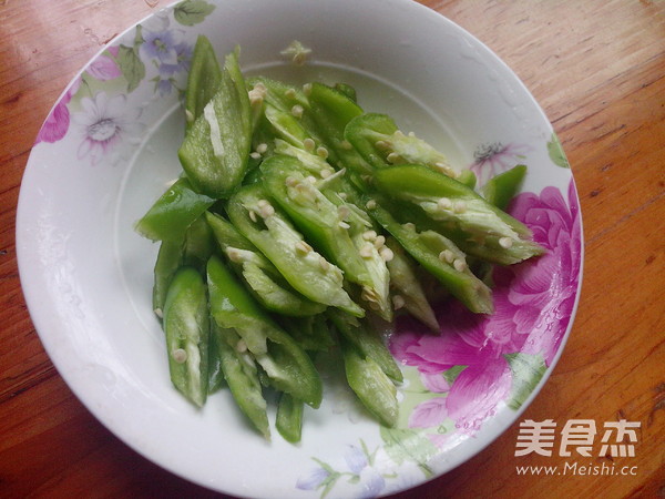 Green Pepper Mixed with Preserved Egg recipe