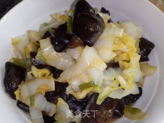 Stir Fried Fungus with Cabbage recipe