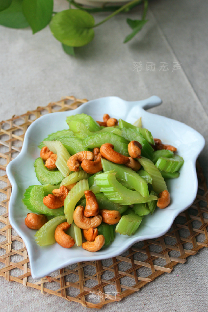 Stir-fried Celery with Cashew Nuts recipe