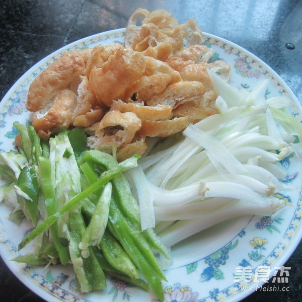 Stir-fried Tofu Shreds with Cabbage Stems recipe