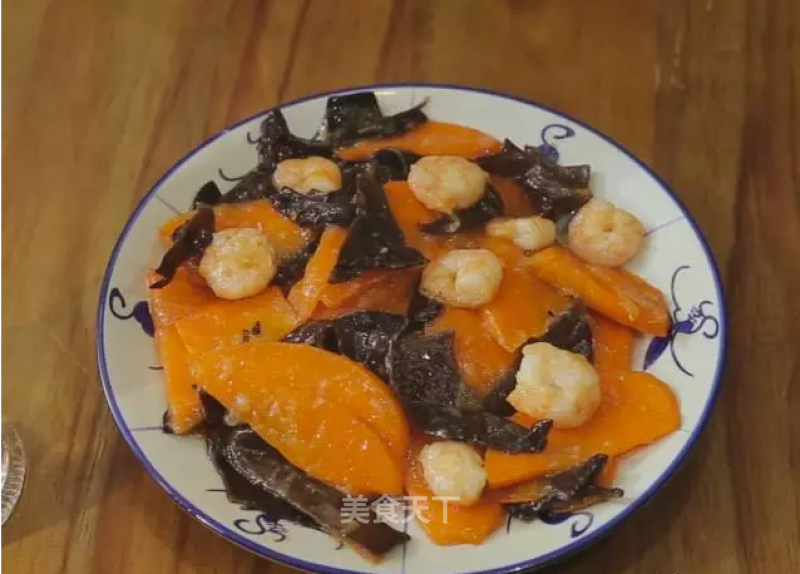 Fried Shrimp with Carrots and Fungus recipe