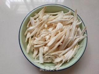 Stir-fried Pleurotus Eryngii with Garlic Sprouts recipe