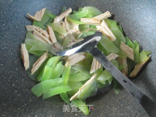 Stir-fried Lettuce with Salted Duck Egg and Yuba recipe