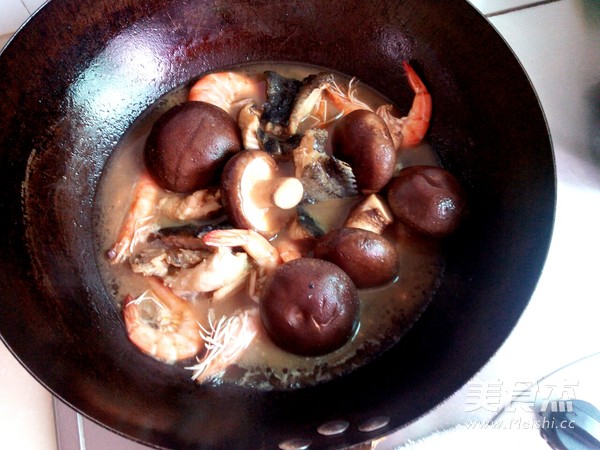 Sea Cucumber Braised Prawns recipe