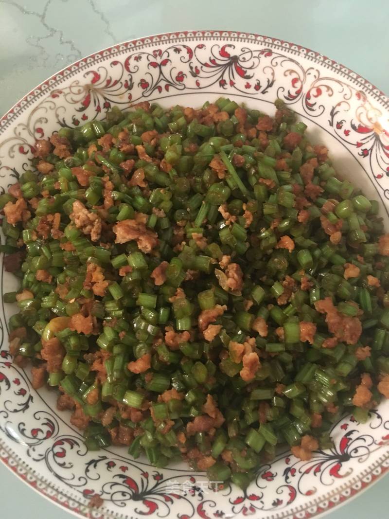 Stir-fried Minced Pork with Potato Seedlings recipe