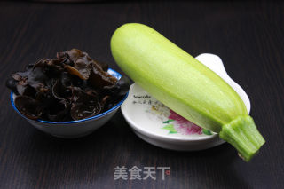 Fried Yunnan Melon with Fungus recipe