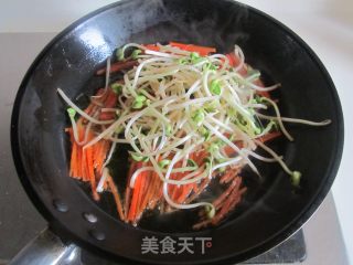 Stir-fried Rice Noodles with Seafood recipe