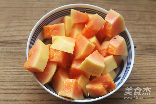 Sweet Soup with Papaya, Barley, Red Dates recipe