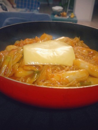 Ramen Fried Rice Cake & Cheese Hot Pot recipe