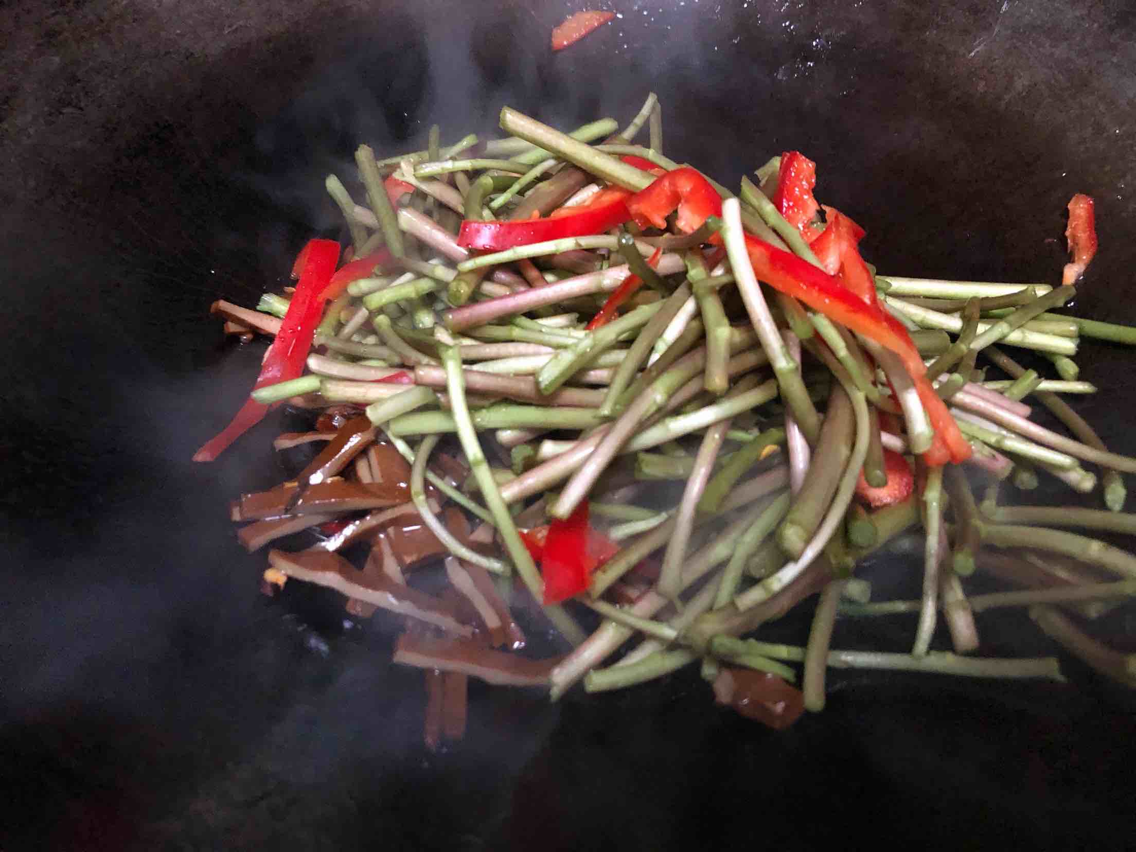 Stir-fried Wormwood with Fragrant Dry recipe