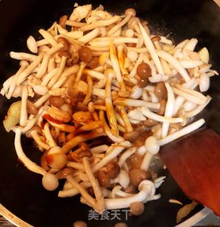 Stir-fried Double Mushroom with Meat recipe