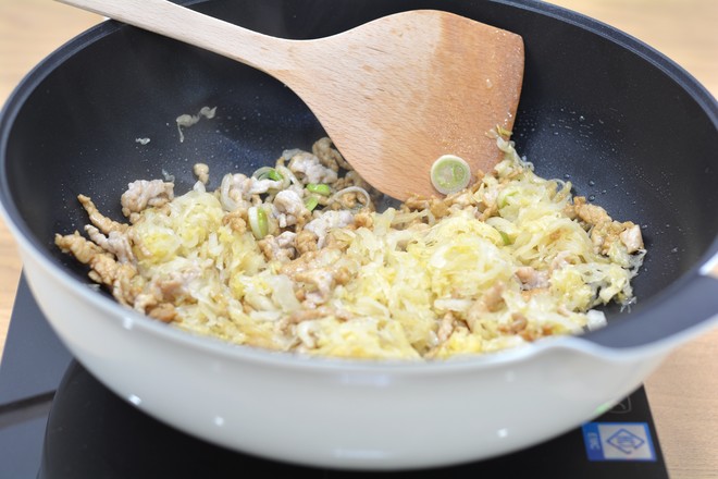 Sauerkraut Vermicelli with Shredded Pork recipe