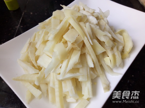 Stir-fried Rice Cake with Winter Bamboo Shoots and Pickled Vegetables recipe