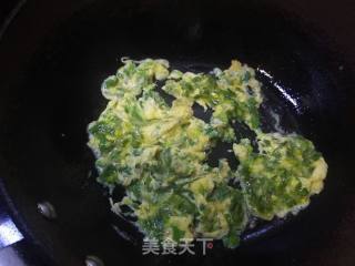 Scrambled Eggs with Celery Leaves recipe