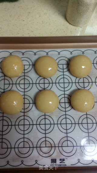 Su-style Mustard and Fresh Meat Mooncakes recipe