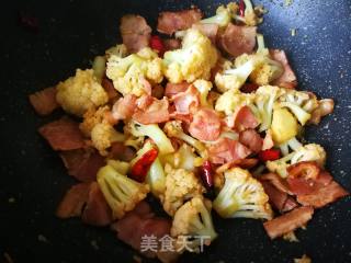 #团圆饭# Stir-fried Cauliflower with Bacon recipe