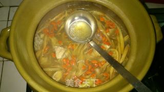 Daylily and Wolfberry Pork Ribs Soup recipe