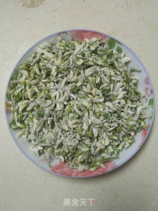 Steamed Acacia Flower recipe