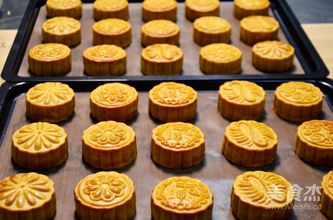 Mooncakes with Egg Yolk and Lotus Seed Paste recipe