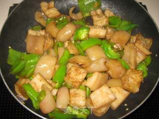 Stir-fried Pork Skin with Chili recipe