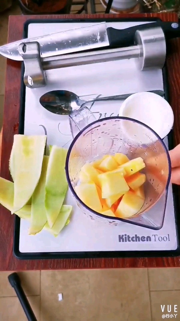 Ice Fire Honeydew Melon Yogurt Smoothie recipe