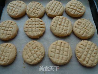 Crispy and Smooth-peanut Butter Fragrance Biscuits recipe