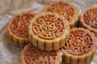 Cantonese-style Egg Yolk and Lotus Paste Mooncakes recipe